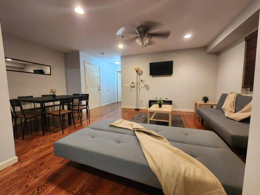 Luxury 2 Bed Apt, Mins To Nyc! Union City Esterno foto