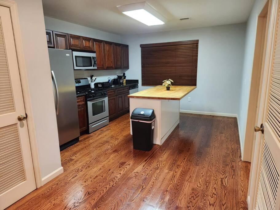 Luxury 2 Bed Apt, Mins To Nyc! Union City Esterno foto