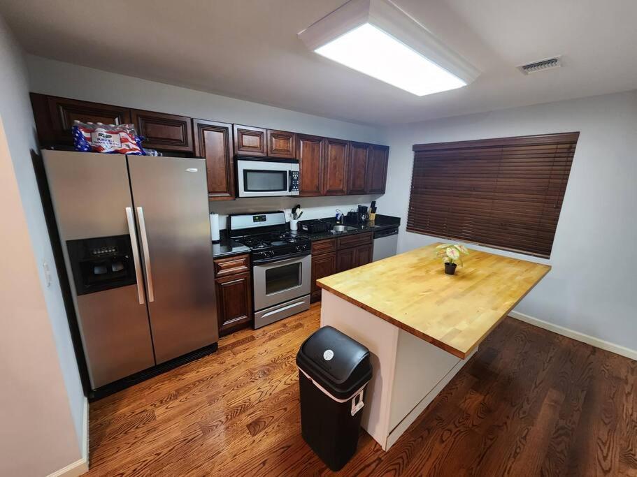 Luxury 2 Bed Apt, Mins To Nyc! Union City Esterno foto